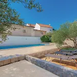 Tatil Evi Two-bedroom With A Fireplace 05