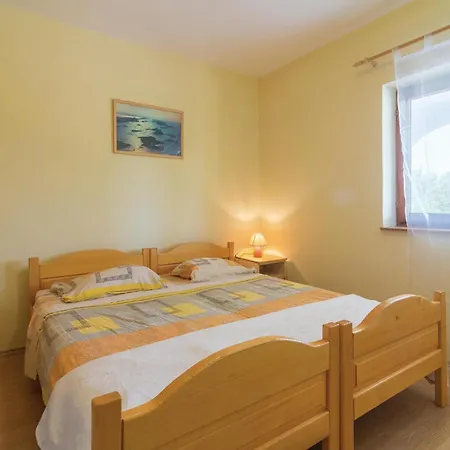 Holiday home Two-Bedroom Holiday Home Jezera With A Fireplace 05