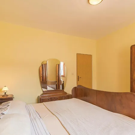 Two-bedroom With A Fireplace 05 耶泽拉