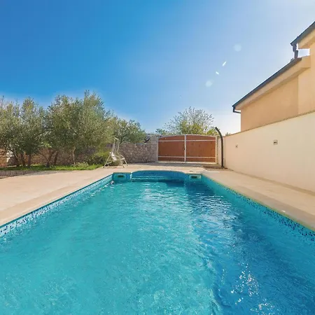 Two-Bedroom Holiday Home Jezera With A Fireplace 05