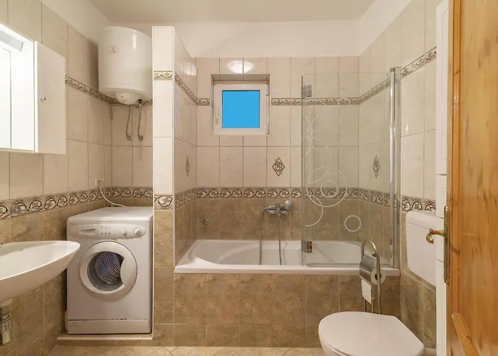 Two-bedroom With A Fireplace 05 * 耶泽拉