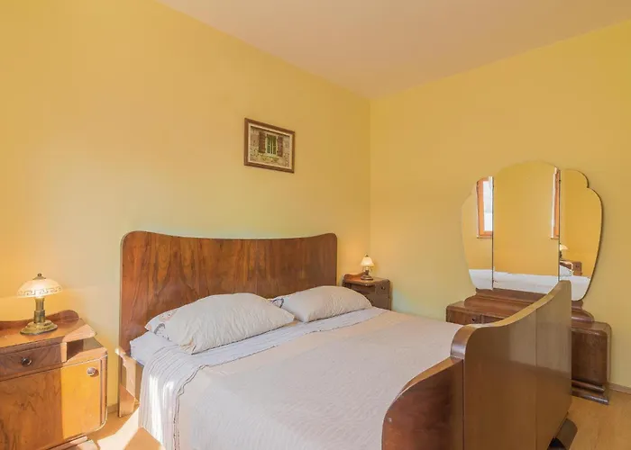 Сasa de vacaciones Two-bedroom With A Fireplace 05 Jezera