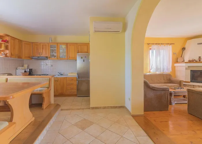 度假居 Two-bedroom With A Fireplace 05 *