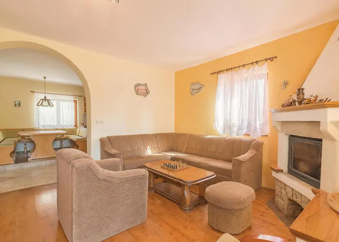 Two-bedroom With A Fireplace 05 度假居 *